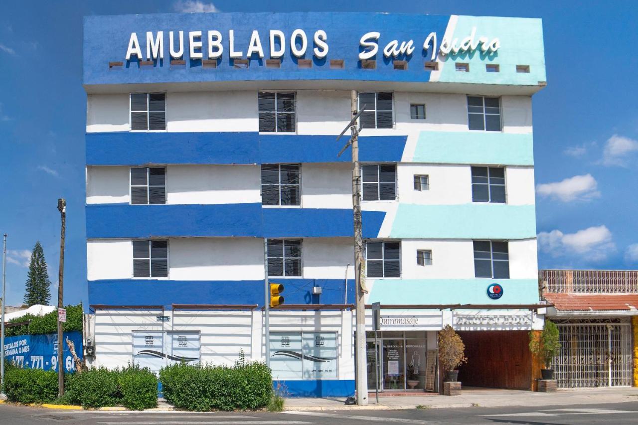 Amueblados San Isidro Hotel Леон Екстериор снимка
