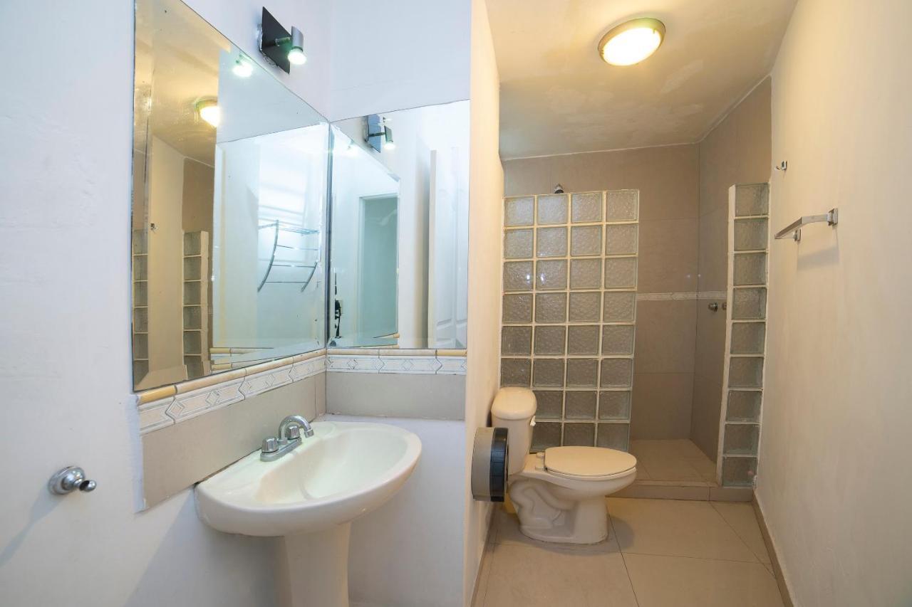 Amueblados San Isidro Hotel Леон Екстериор снимка
