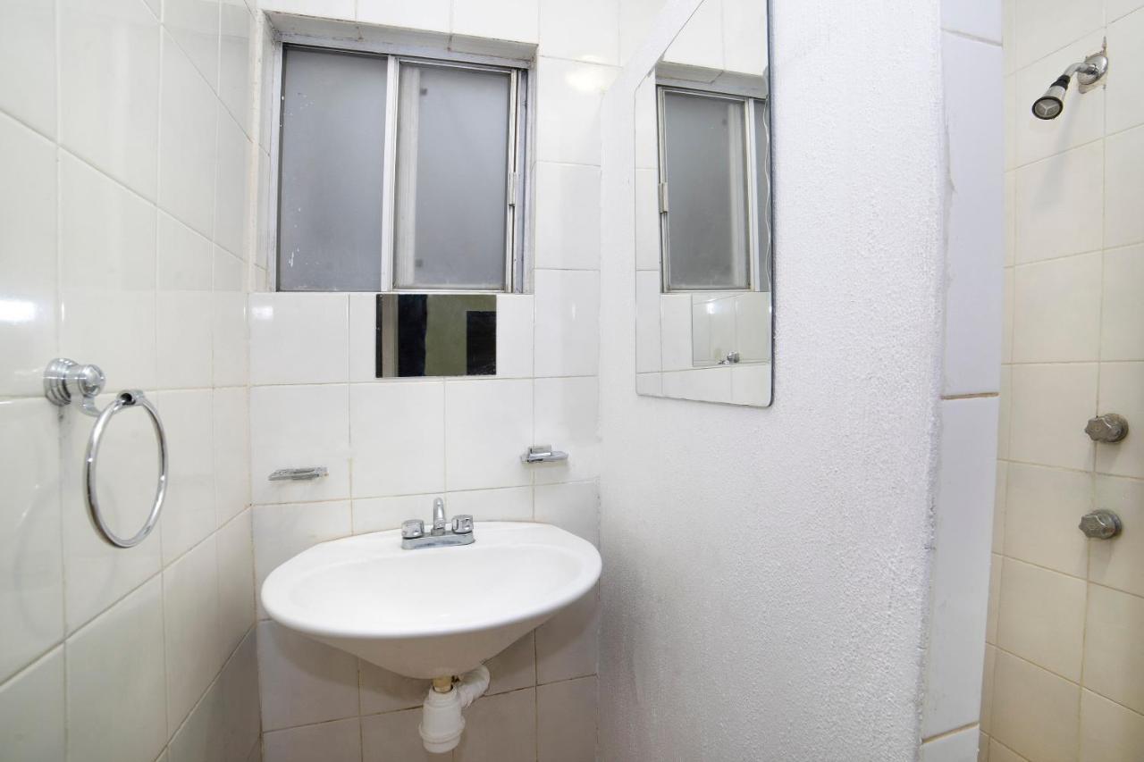 Amueblados San Isidro Hotel Леон Екстериор снимка
