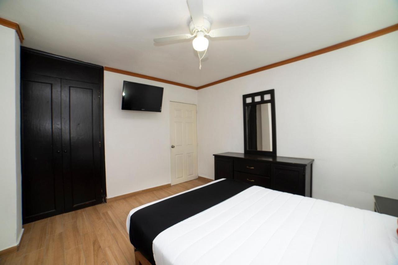 Amueblados San Isidro Hotel Леон Екстериор снимка