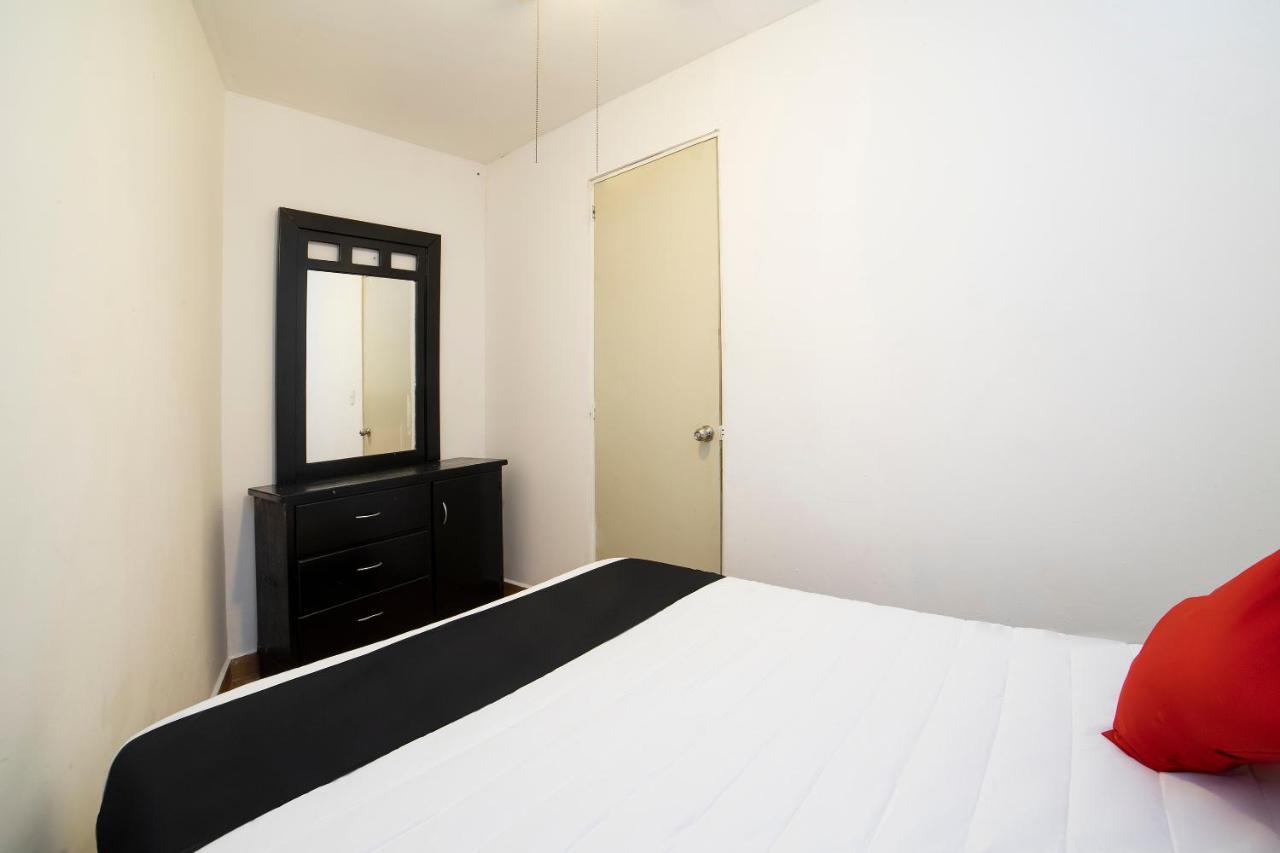 Amueblados San Isidro Hotel Леон Екстериор снимка